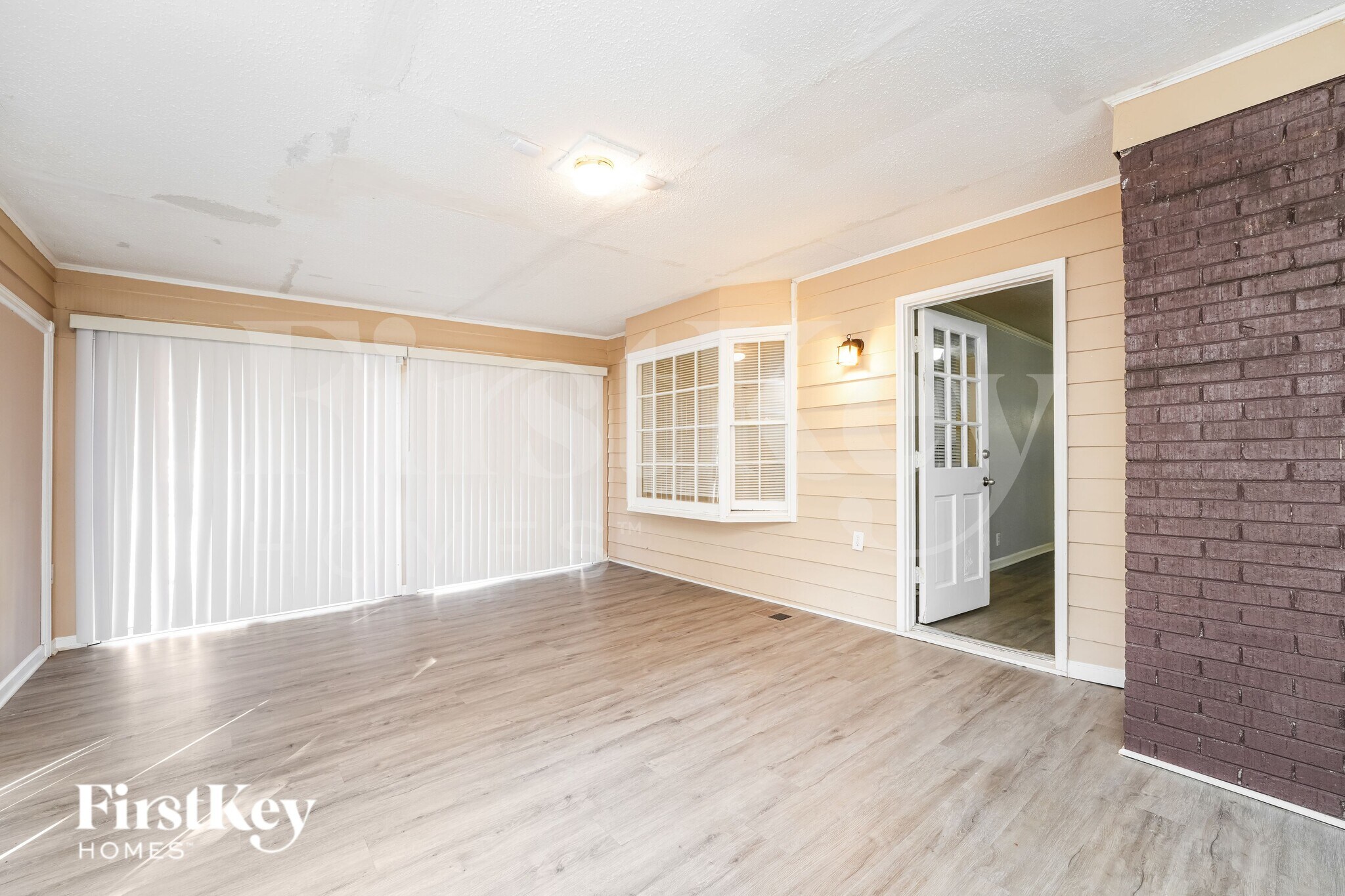 Building Photo - 4005 Huddersfield Dr SW