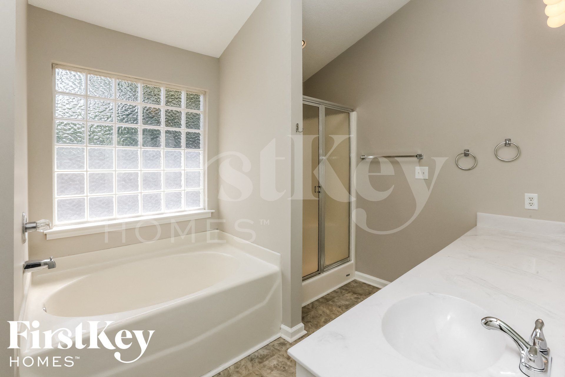 Building Photo - 200 Summer Hill Dr