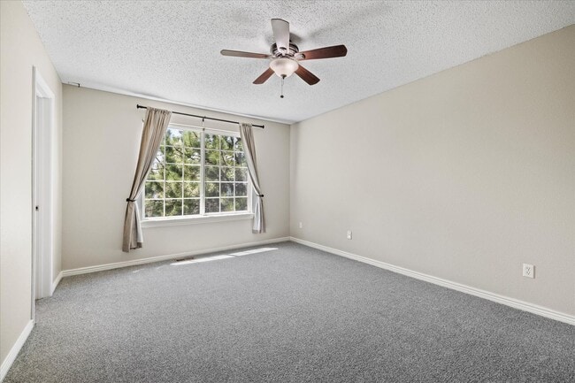 Building Photo - 4 Bed, 3 bath home in Parker