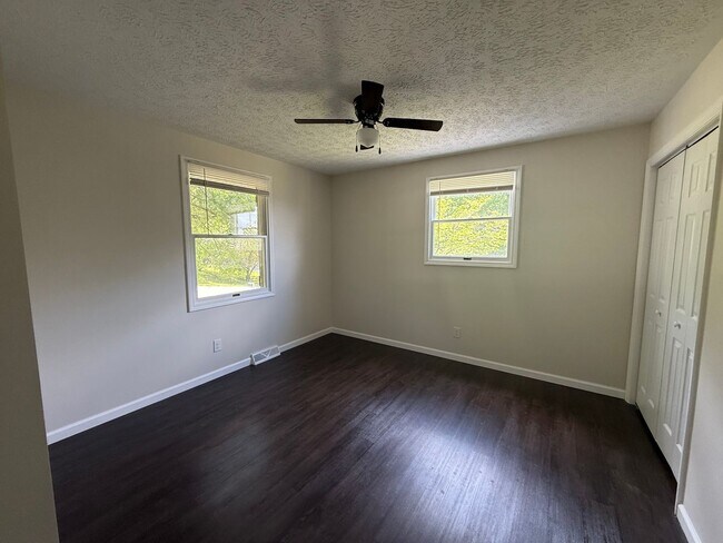 Building Photo - 3 bedroom 2.5 bathroom Home - Kingsport TN