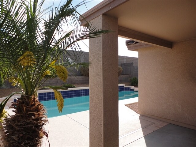 Building Photo - 211 E Valley View Dr