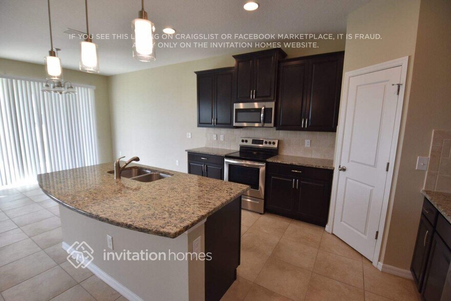 Building Photo - 15225 Las Olas Pl