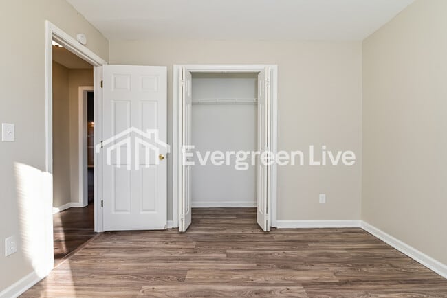 Building Photo - 3431 Hollow Oak Dr