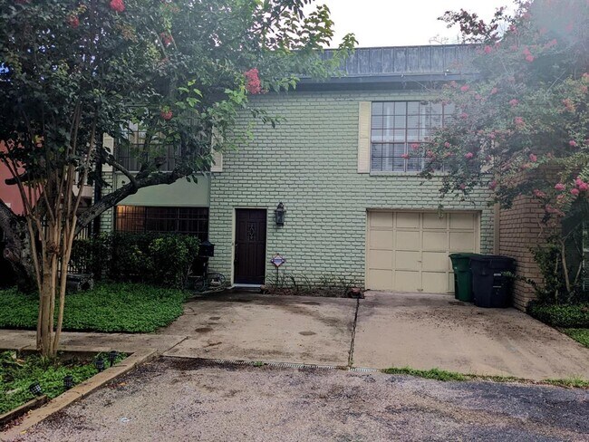 Building Photo - 3108 Vossdale Rd