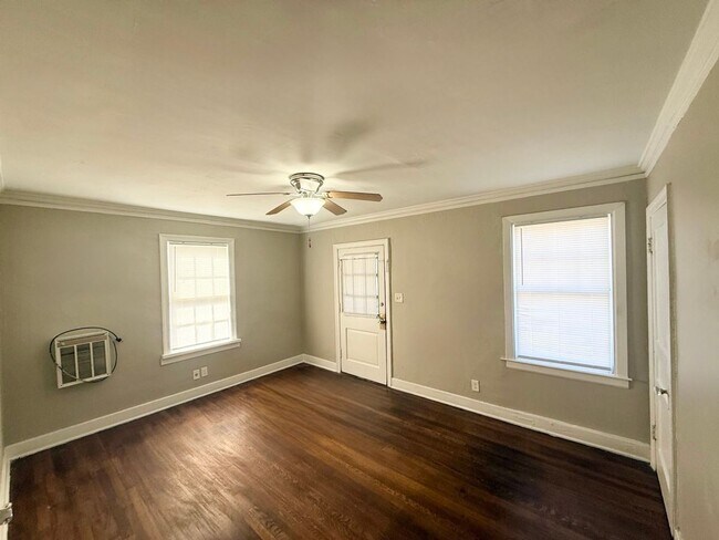 Building Photo - 406/408 N Bellevue Blvd