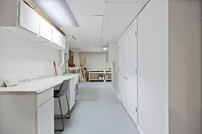 Building Photo - Silverton- Meticulous 4+ bedroom, 5ba, 2 car