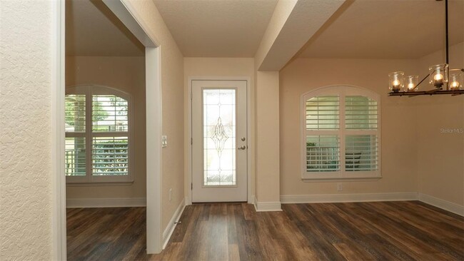 Building Photo - 6856 Wirevine Dr