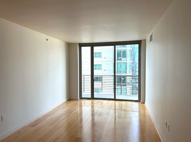 Building Photo - Luxury Living at The Metropolitan 1BR/1BA/...