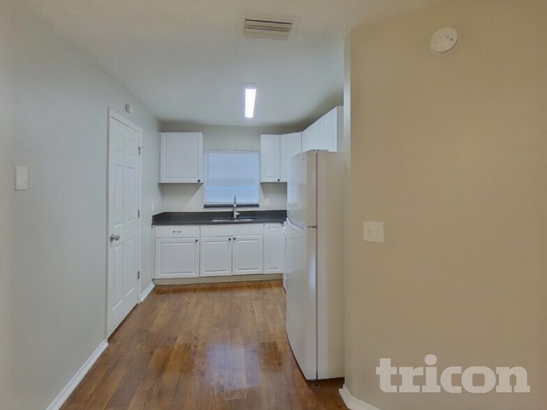 Building Photo - 1416 Thistledown Dr