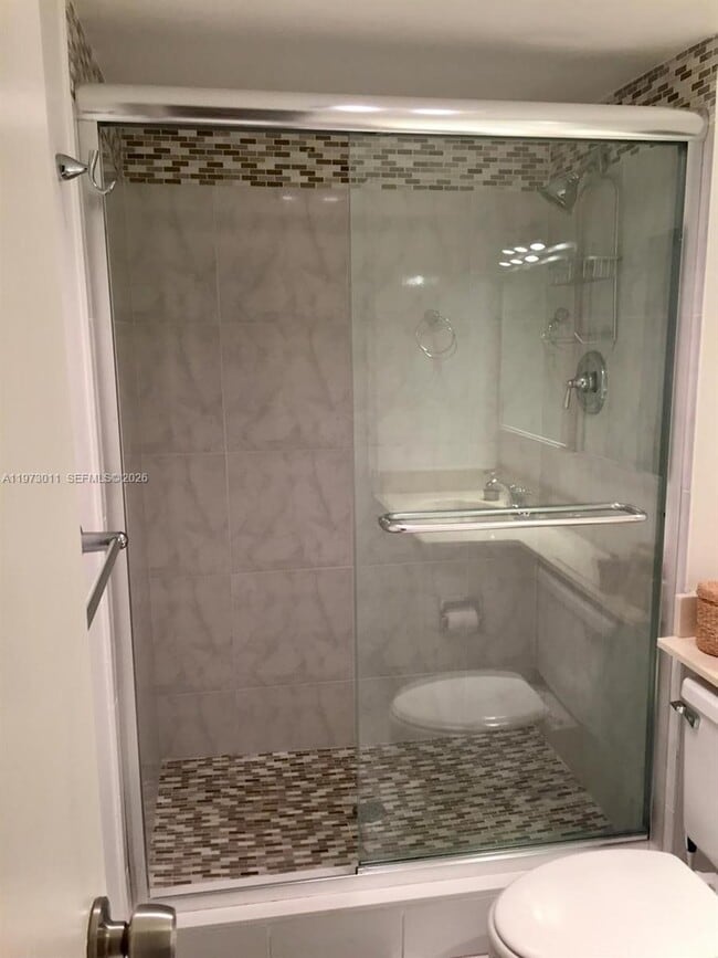 Building Photo - 100 Bayview Dr