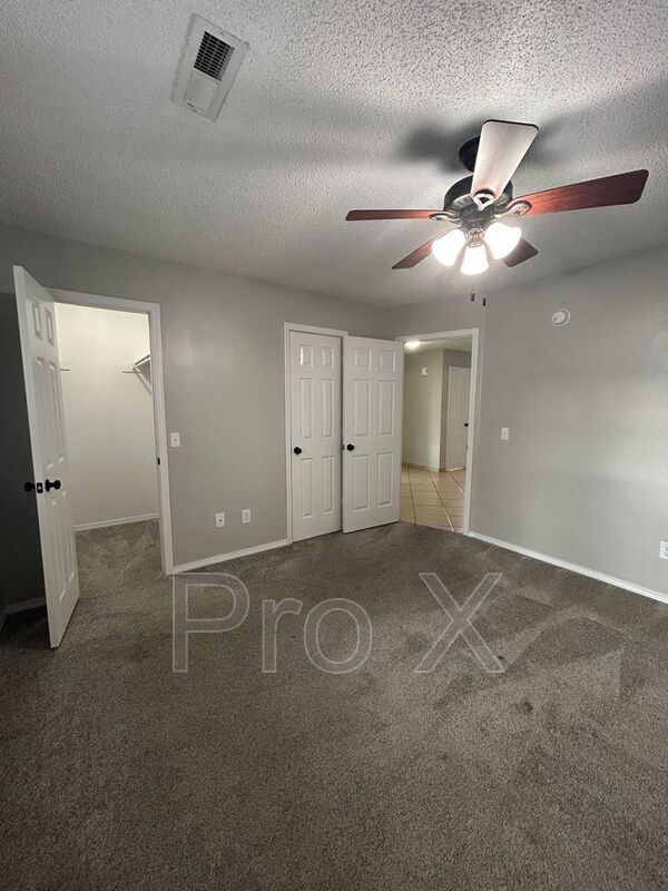 Building Photo - 3403 SW Victoria Pl