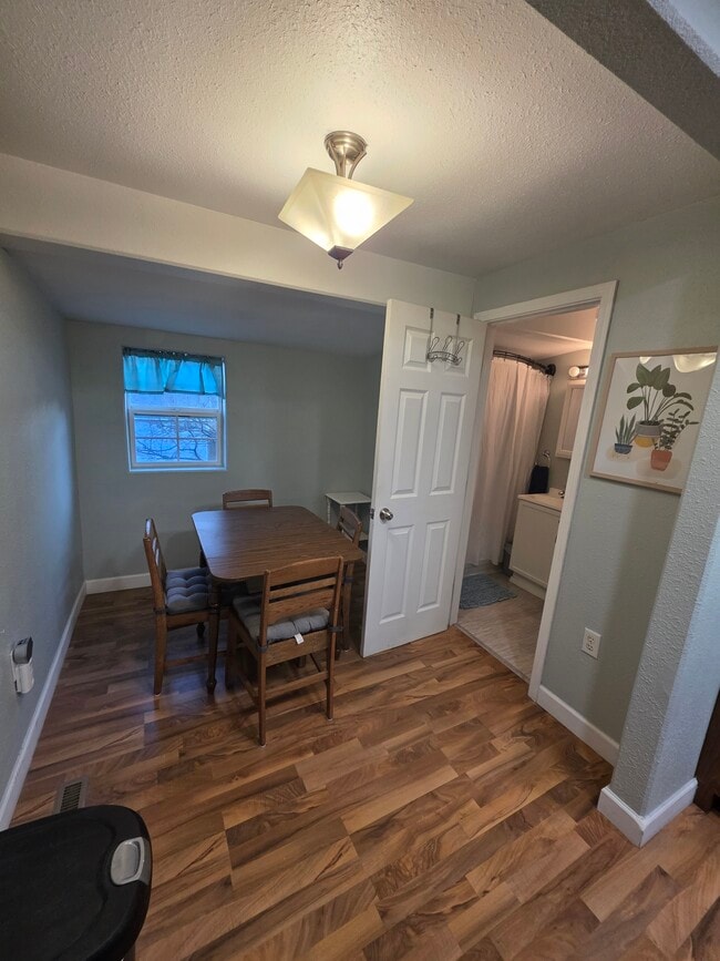 Building Photo - Oasis on F