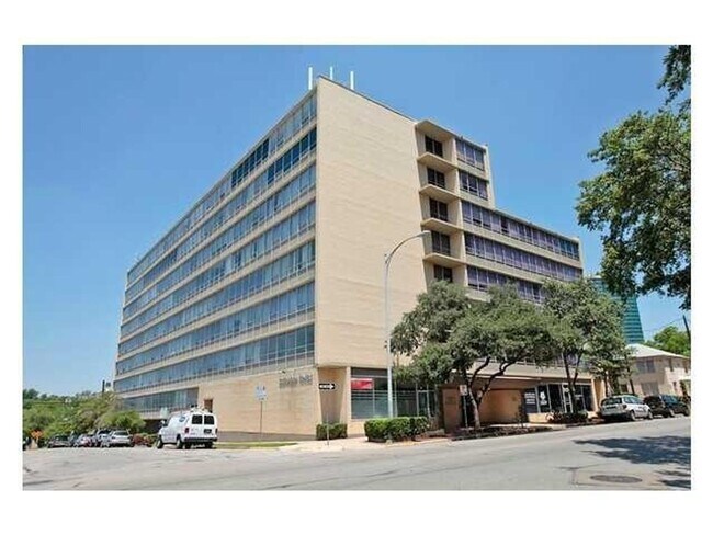 Building Photo - K629 - Greenwood Towers #204
