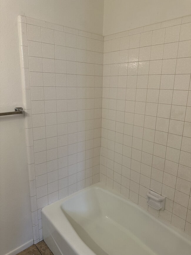 Building Photo - 307 N 1st St