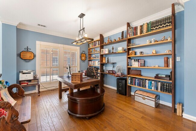 Building Photo - 11 Hornsilver Pl