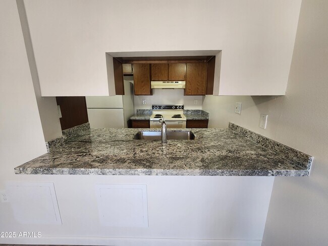 Building Photo - 3033 E Devonshire Ave