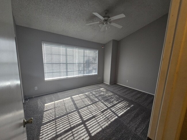 Building Photo - 2 Bedroom/2.5 Bathroom Townhome in Chandler