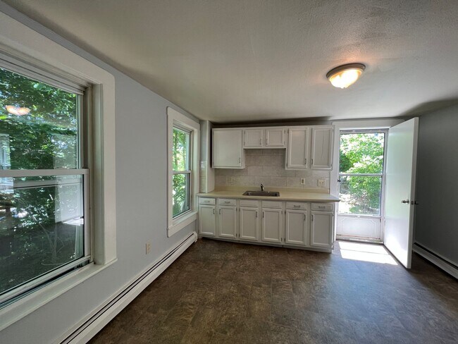 Building Photo - 93 Bellevue Ave