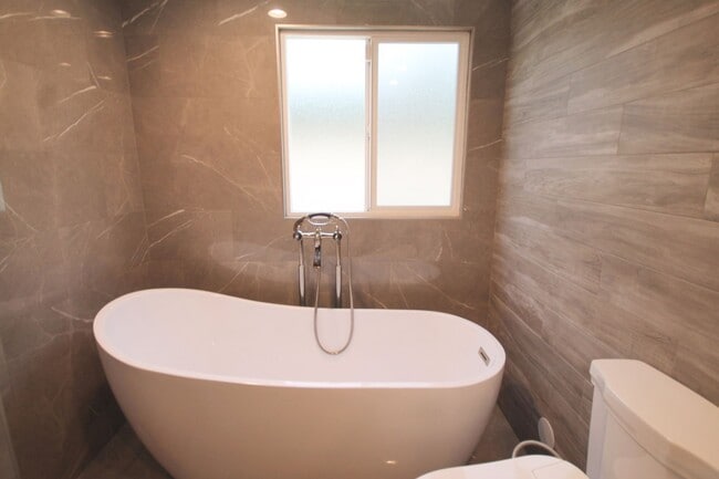 Building Photo - Mid-Century Modern Masterpiece!  South of the BLVD. Minutes to Westside, Mulholland, 405. Roscoma...