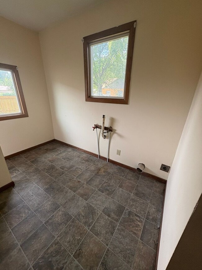 Building Photo - 3 Bedroom Home