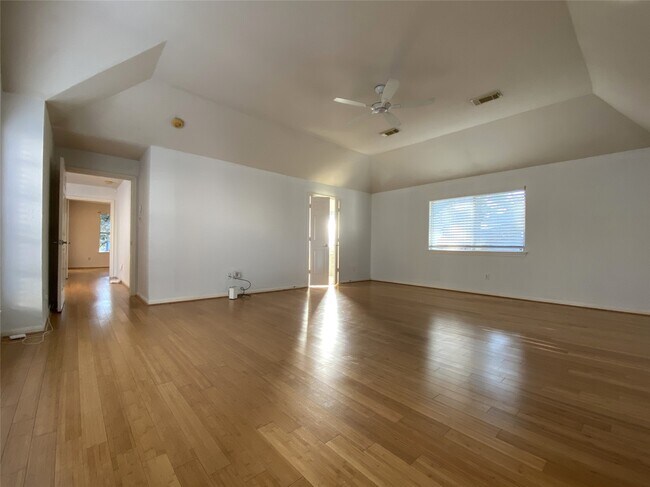 Building Photo - 2604 Hopkins St