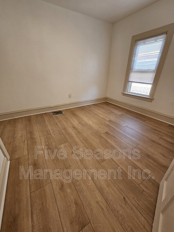 Building Photo - 206-208 North Champlain Street - 208