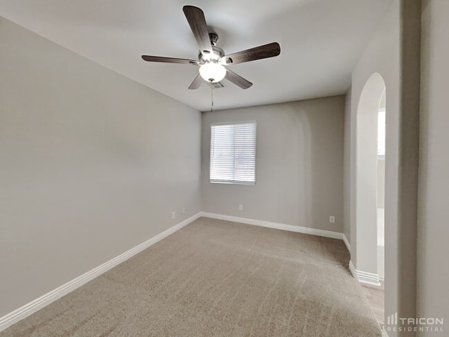 Building Photo - 9827 W Spinnaker Creek Ave
