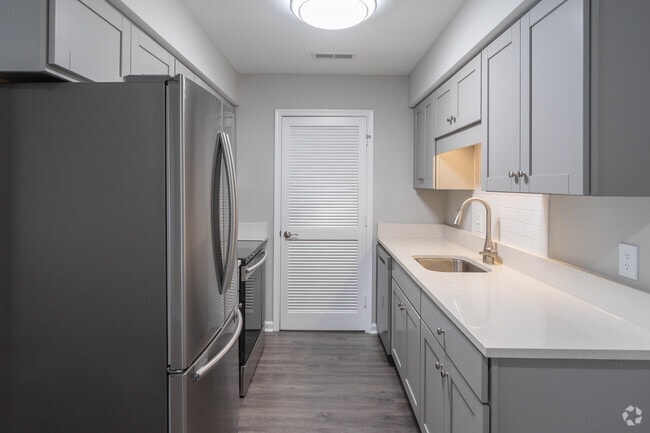 Kitchen - The Residence at Battery Creek