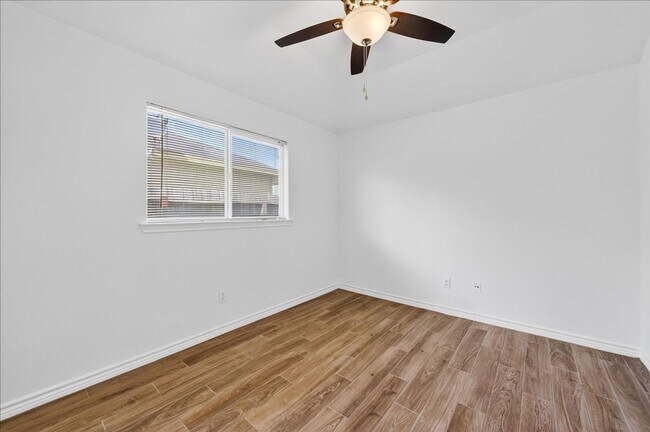 Building Photo - 2314 Blue Star Dr