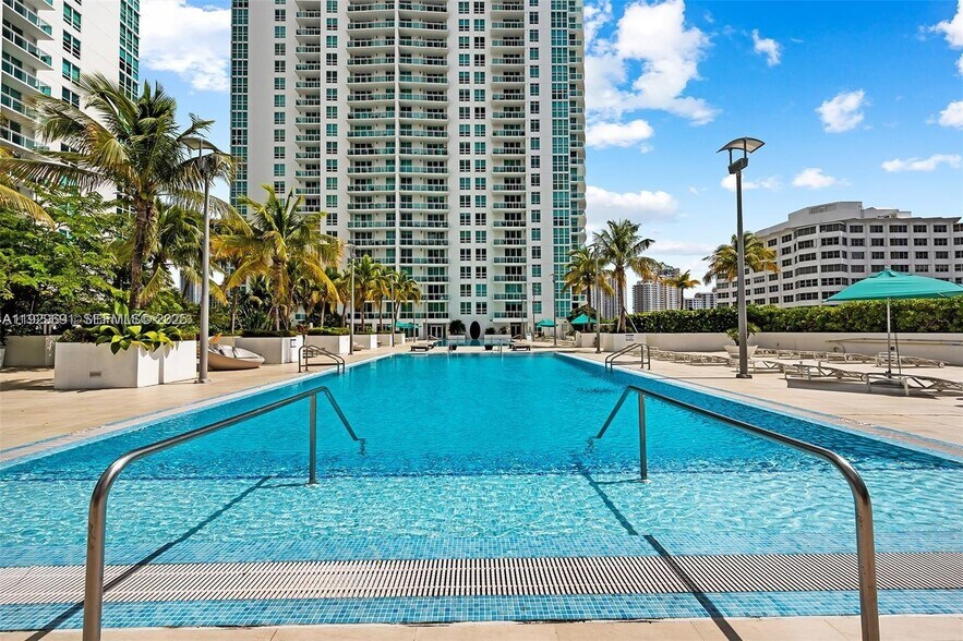 Building Photo - 951 Brickell Ave