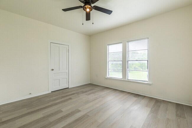 Building Photo - 515 N 15th St