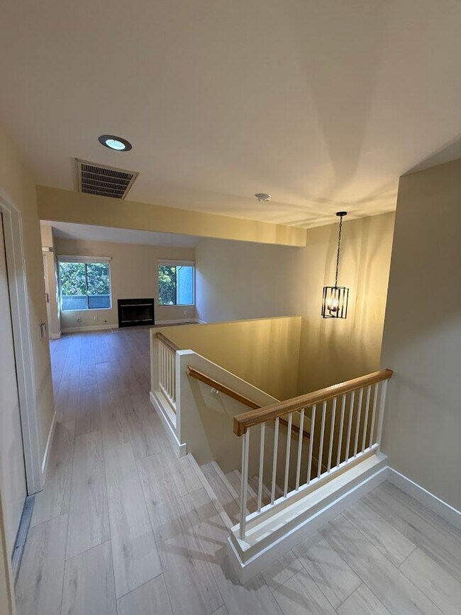 Building Photo - Beautiful 3 Bedroom 2 1/2 Bathroom Granada Hills Townhouse! Must See! Ready For Move-In!