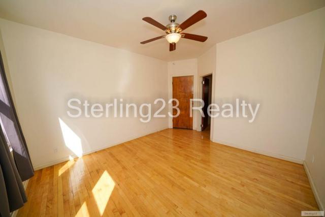 Building Photo - 2 bedroom in ASTORIA NY 11106