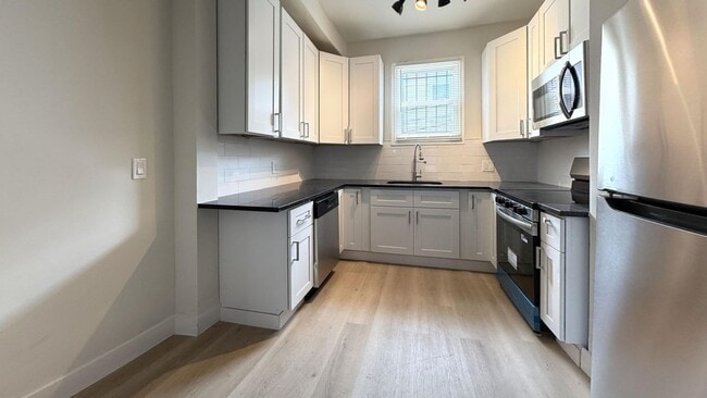 Building Photo - Cozy Row Home – 2BR/1BA in Philadelphia