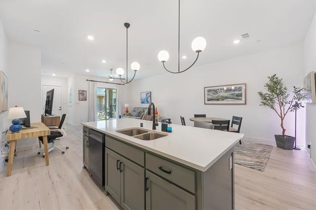 Building Photo - 2833 Applewood Wy