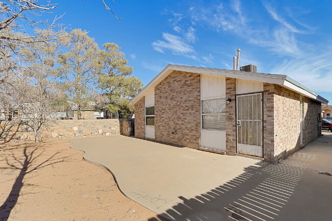 Building Photo - "Charming 3-Bedroom Home in El Paso with Spacious Living Areas – 1251 Sq Ft of Comfort!"