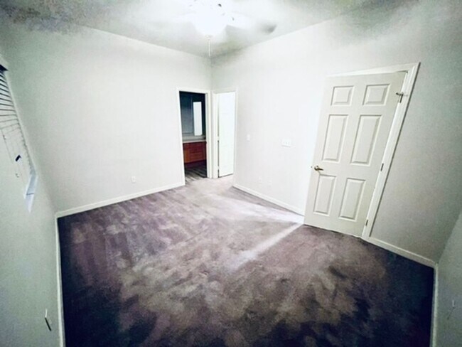 Building Photo - 213 Heiple Ct