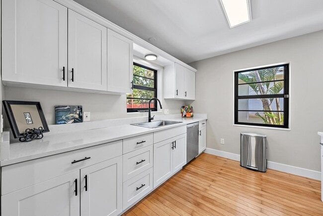Building Photo - 1613 N J Terrace