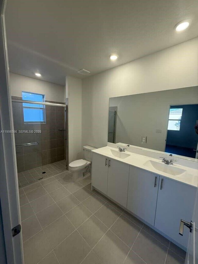 Building Photo - $3,199 16203 SW 147 PL