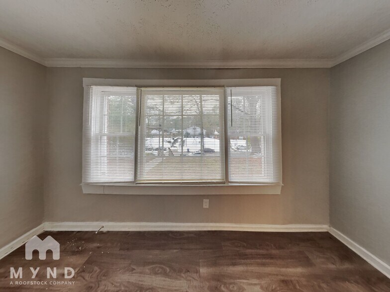 Building Photo - 1825 Oakmont Dr NW