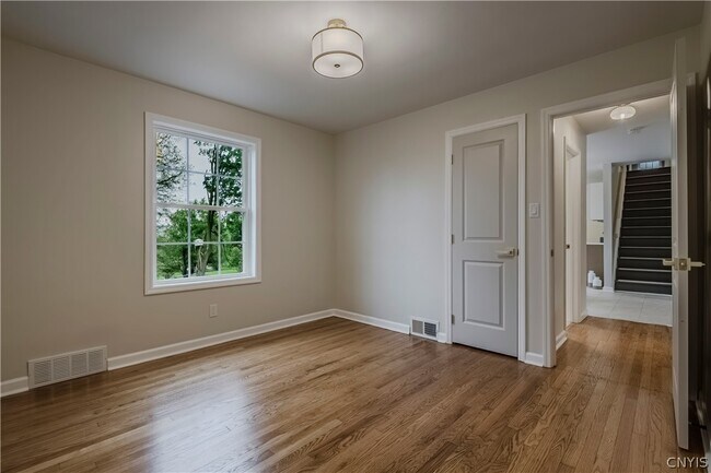 Building Photo - 8 Terrace Hill Dr