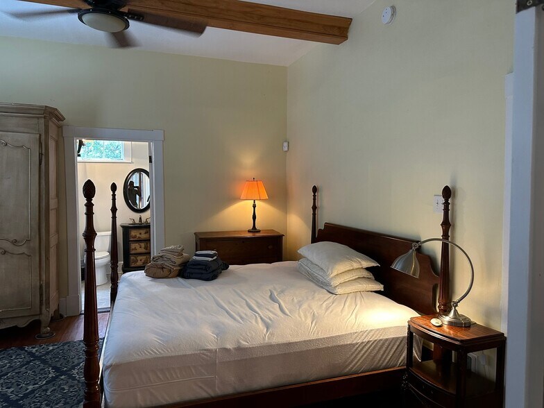 Building Photo - 2401 Habersham St