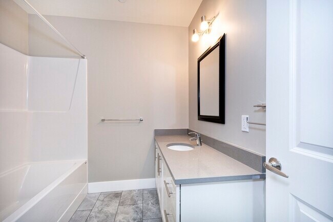 Building Photo - 50 Country Way