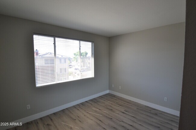 Building Photo - 5401 E Van Buren St