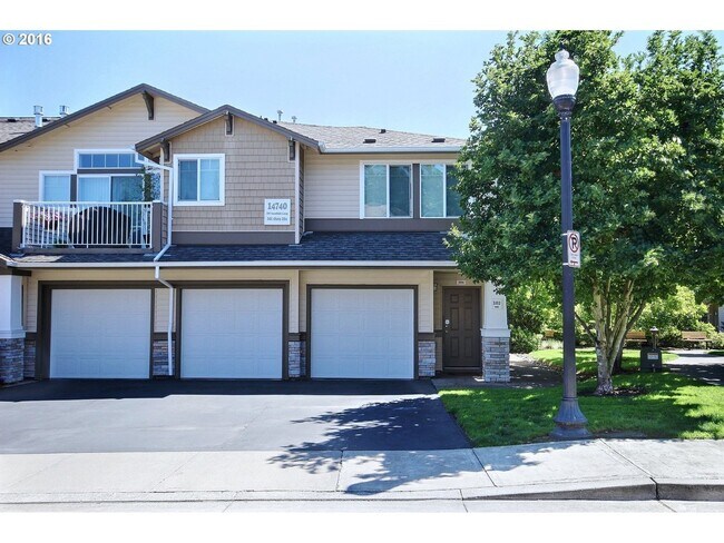 Building Photo - Gorgeous 2BD Condo in Desirable Progress Ridge Location!  High End Finishes, Great View!