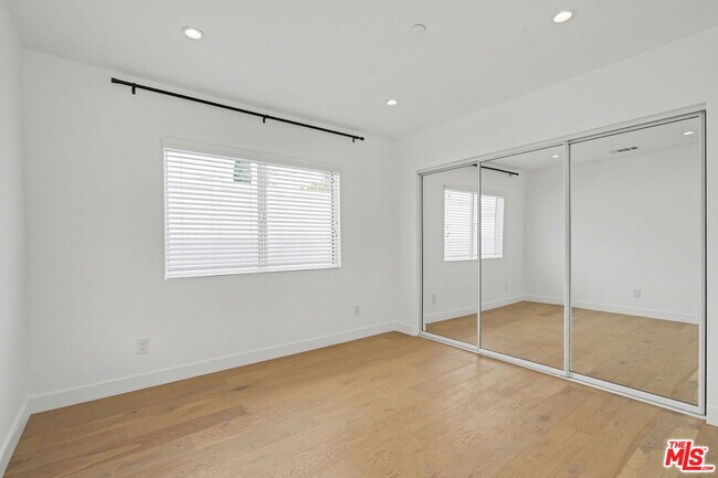 Building Photo - 7832 Croydon Ave