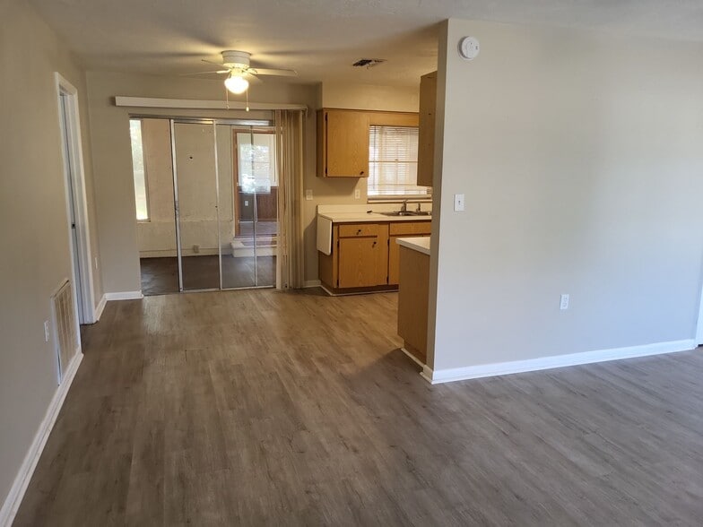 Building Photo - 20 New Florida Ave