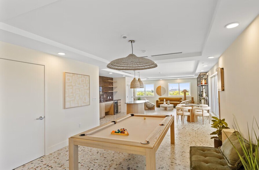 Building Photo - 321 Princeton Dr