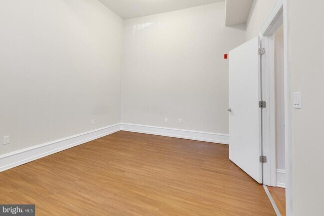 Building Photo - 2136 E Dauphin St