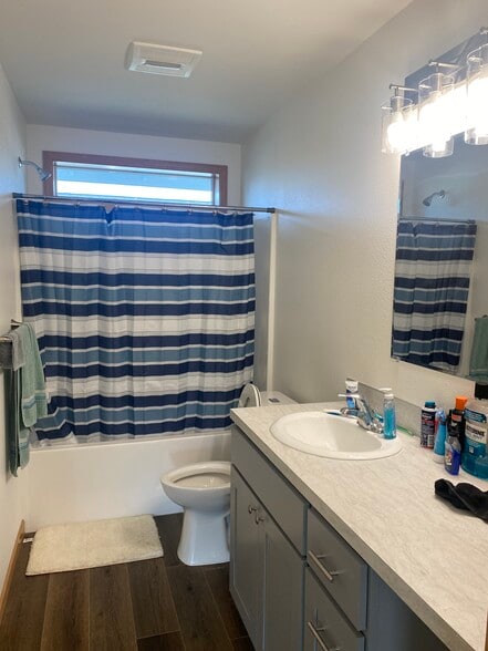 Building Photo - 777 St Charles St